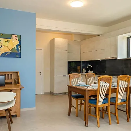 Apartment Spacious 2br Near Sea Garden & By Flat Manаger